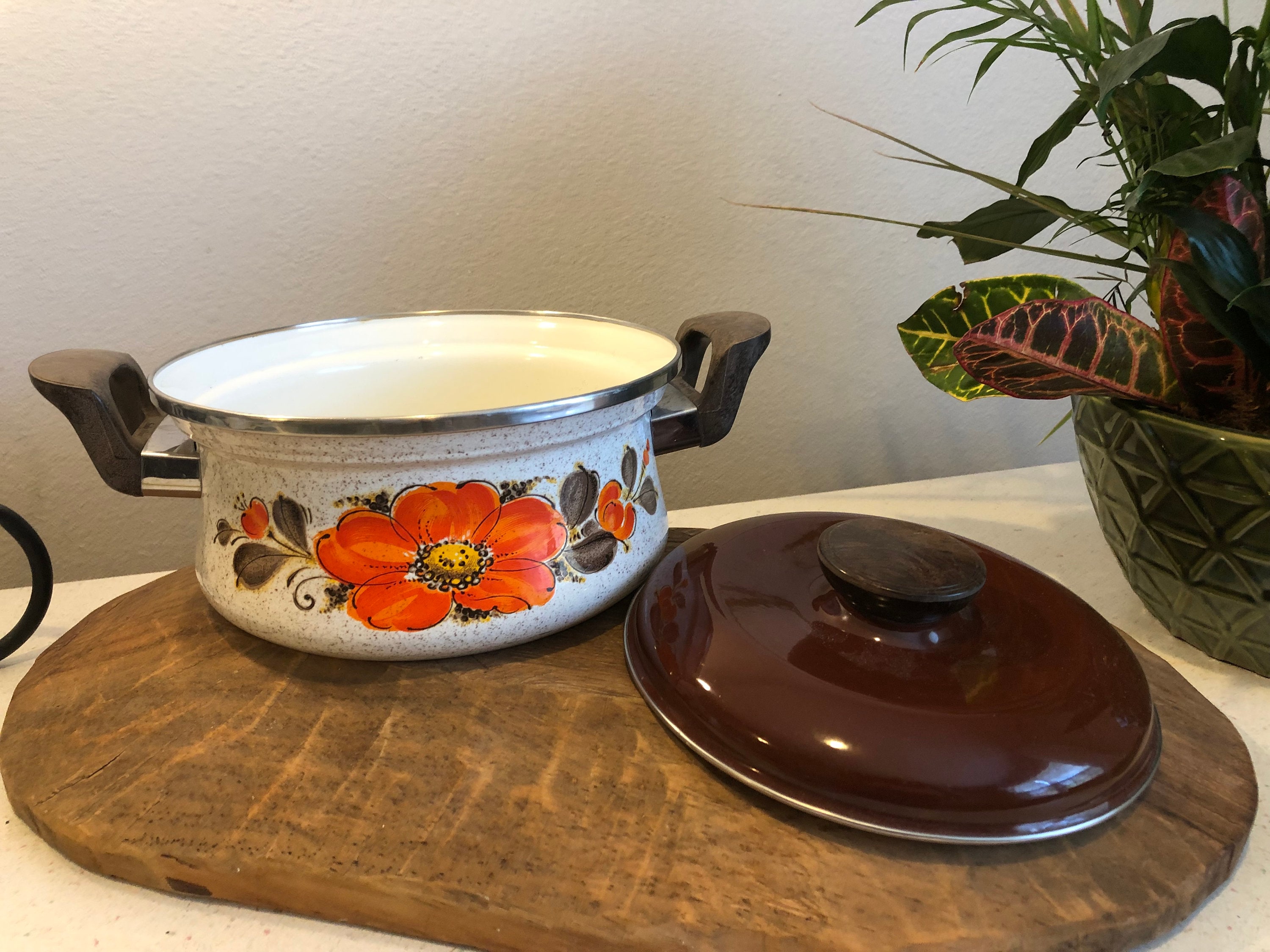 Vintage Sanko Ware Show Pans Orange Poppy 3 Qt Enamel Dutch Vintage Sanko Ware Show Pans Orange Poppy 3 Qt Enamel Dutch