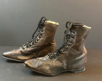 Bottes victoriennes anciennes pour enfants : bottes grand-mère à lacets en cuir noir