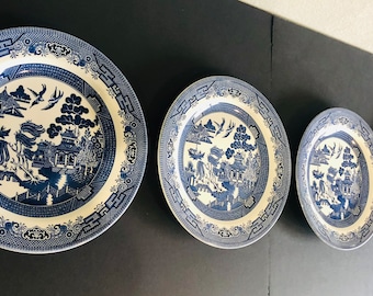 Set of 4 Vintage Churchill Blue Willow Plates, 10-Inch Dinnerware, Made in England, Blue & White Porcelain China for Table or Décor