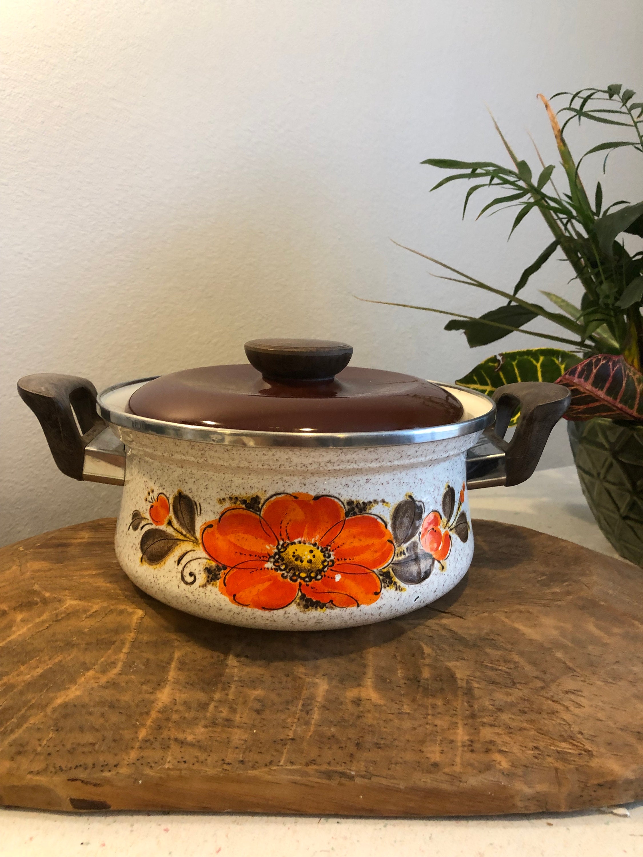 Retro Floral Enamel Cookware Set (c.1970s) – Rush Creek Vintage