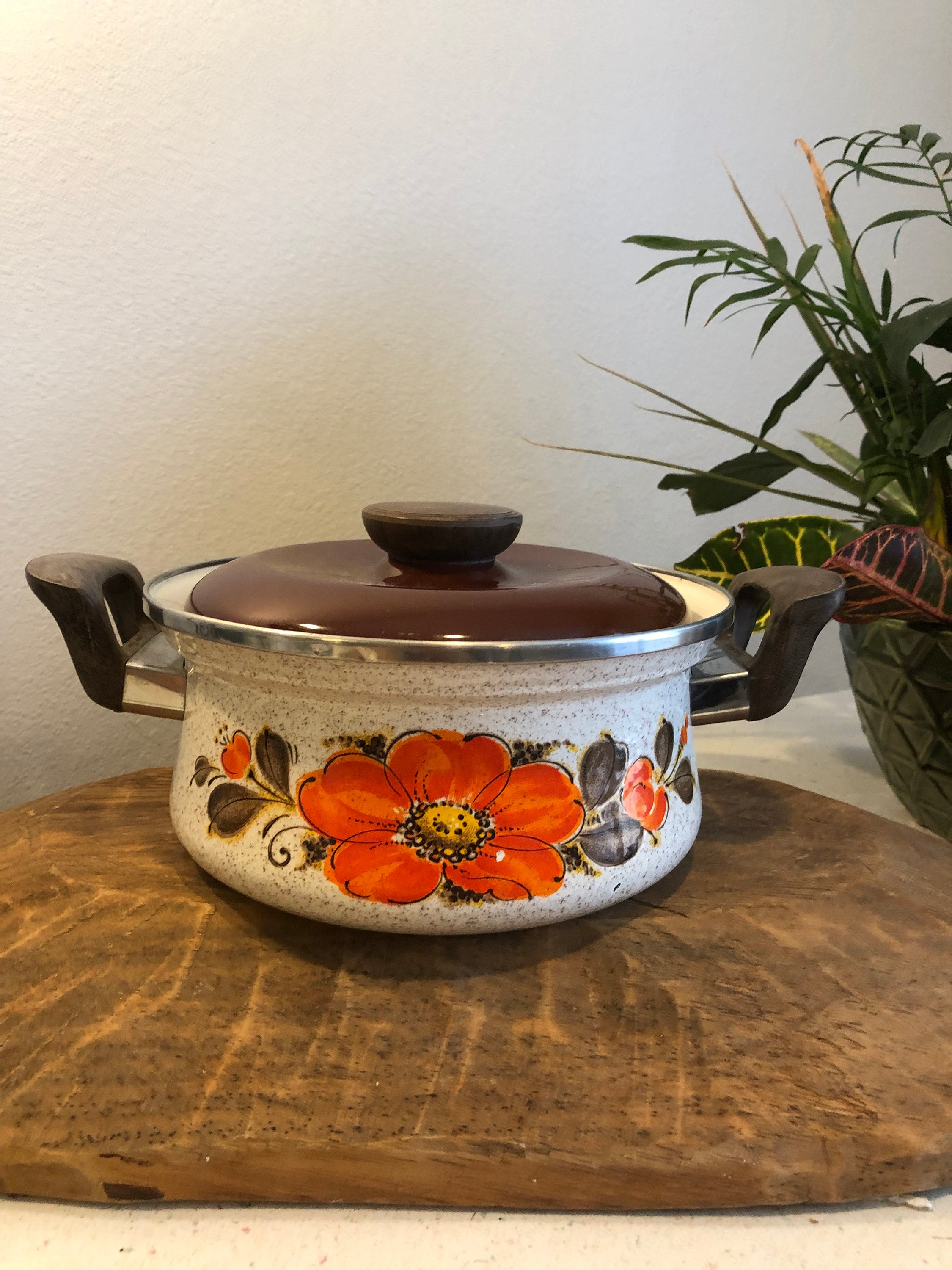 Vintage Sanko Ware Show Pans Orange Poppy 3 Qt Enamel Dutch Vintage Sanko Ware Show Pans Orange Poppy 3 Qt Enamel Dutch
