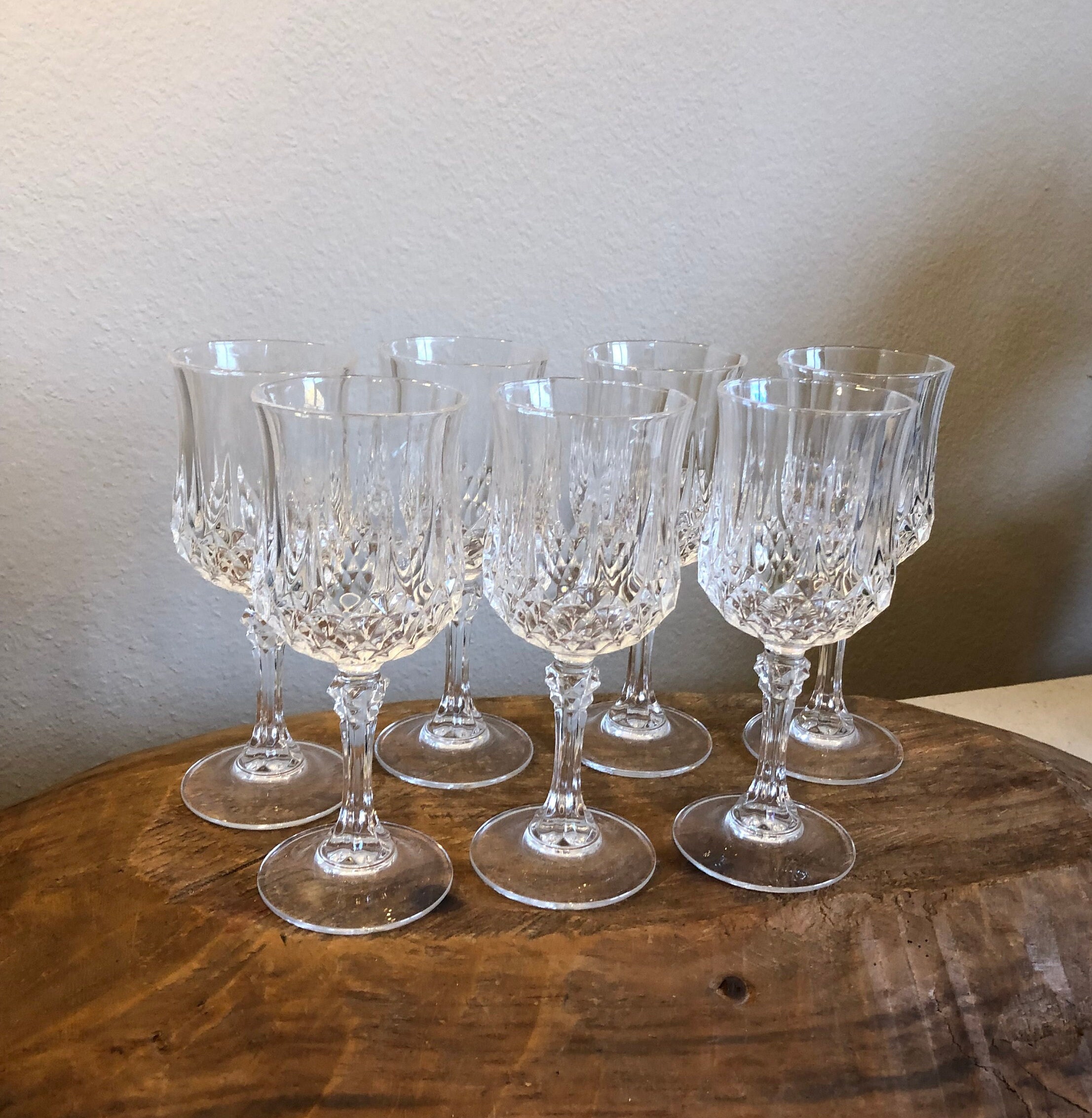 Diamond Design Pretty Wine Glasses - 6 1/4 tall