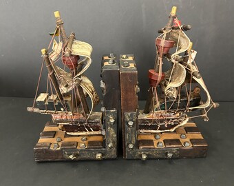 Sujetalibros de barco clipper vintage de metal, cuero, madera y tela lacada Fabricado en España Decoración náutica