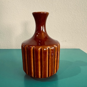 Vintage 6.5” Brown Ceramic Vase – Mid-Century Modern Retro Ribbed Design, Warm Earthy Glaze, Home Decor Accent