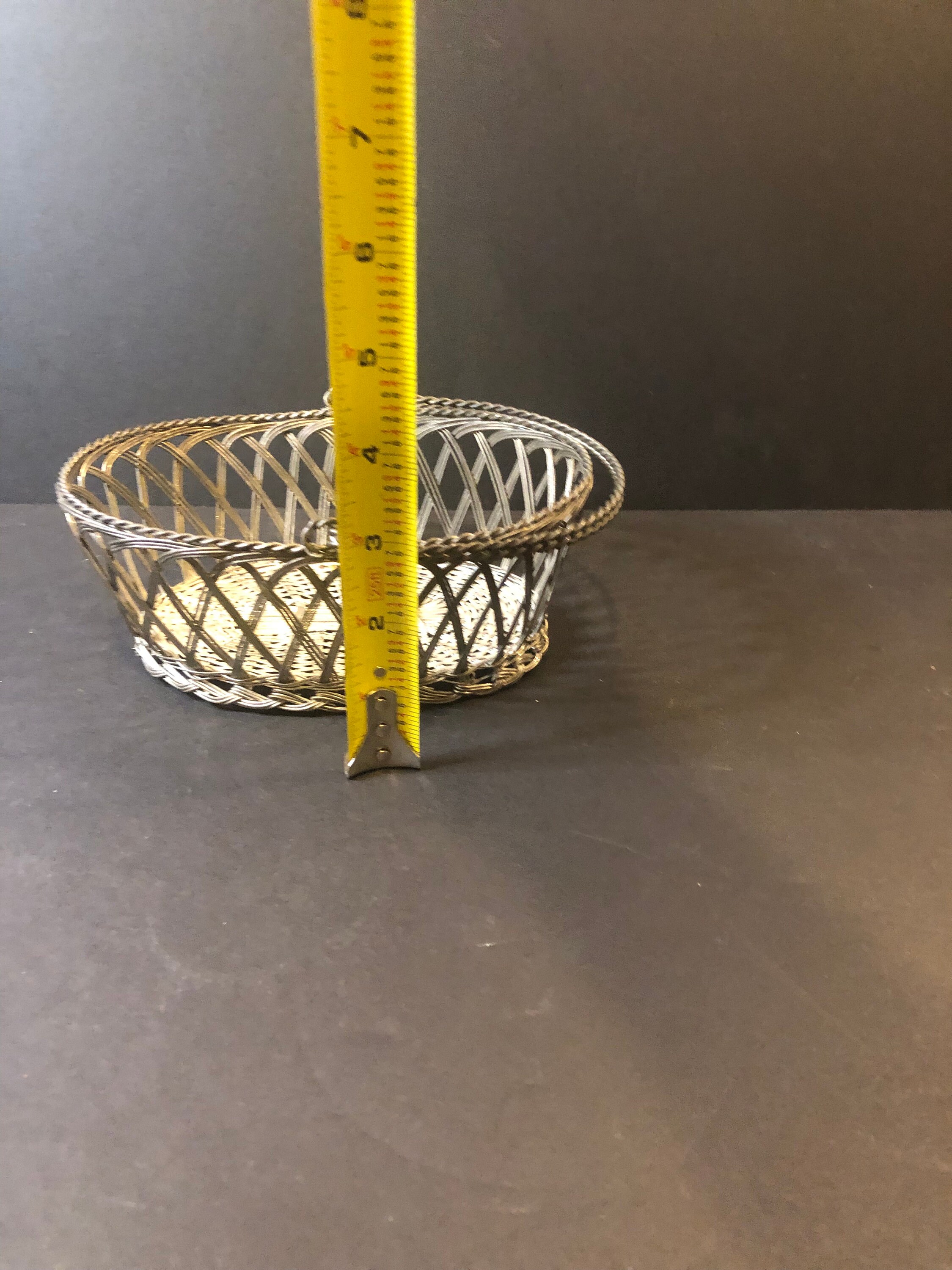 ヴィンテージ シルバー編みバスケット ハンドル付き | 1940 年代初期