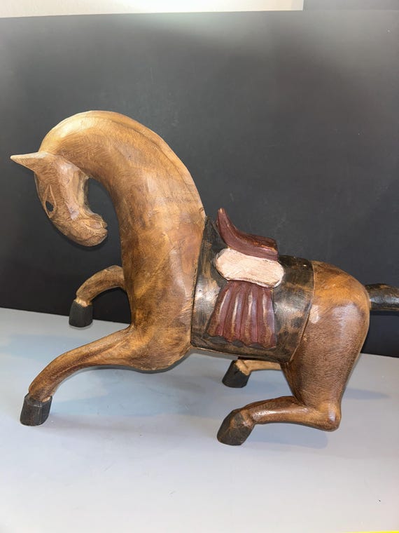 木製 ヴィンテージ 馬 ヴィンテージの手彫り木製馬：素朴な乗馬装飾、高さ16インチ - Etsy 日本