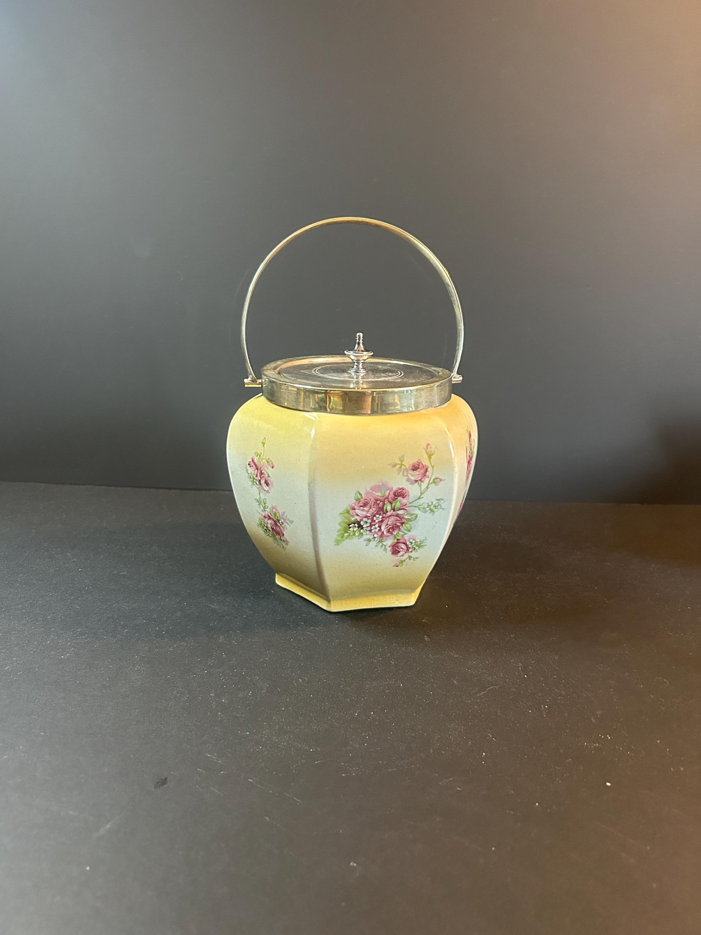 アンティークフローラルビスケットバレル：ロバーツ＆ベルク シルバー