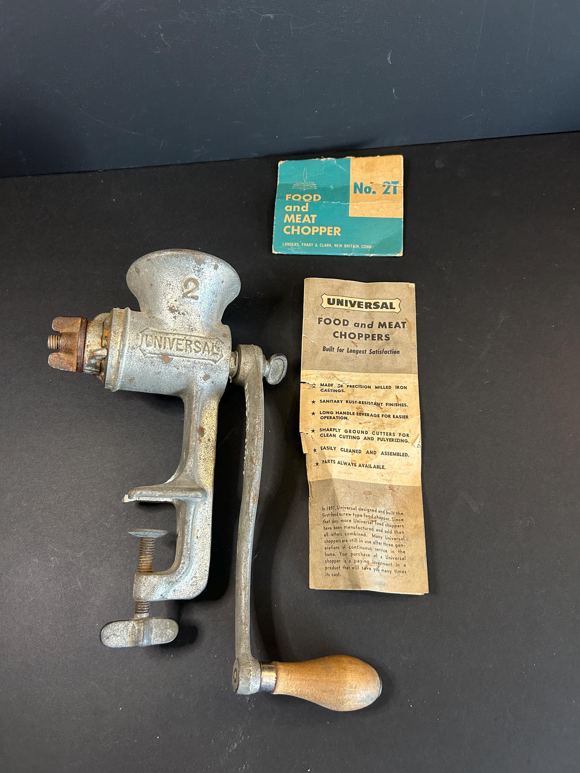Vintage Universal No. 2 Meat Grinder – Cast Iron Farmhouse Kitchen