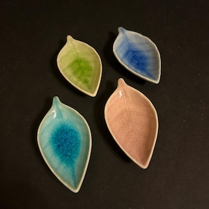 Colorful Leaf Shape Design Multipurpose Porcelain Side Dish Bowl Seasoning Dishes Soy Dipping Sauce Dishes