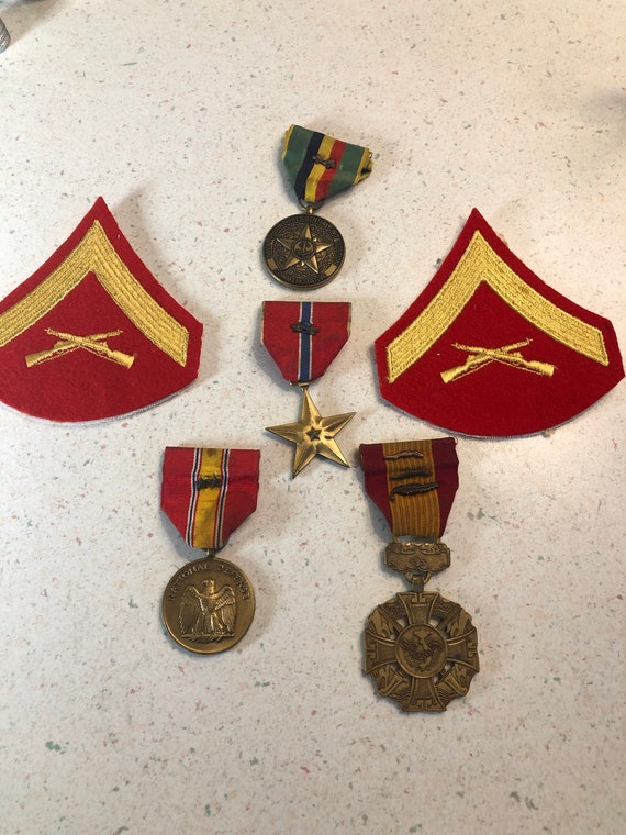 Cuatro auténticas medallas militares vintage de EE. UU. y dos parches  artículos geniales -  México
