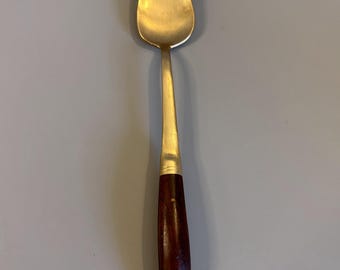 Cuchara vintage de teca y latón para té helado: MCM Gold Barware