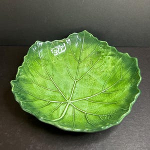 Vietri Majolica Leaf Shaped Footed Serving Bowl Vintage Made in Italy 8421/23 Numbered