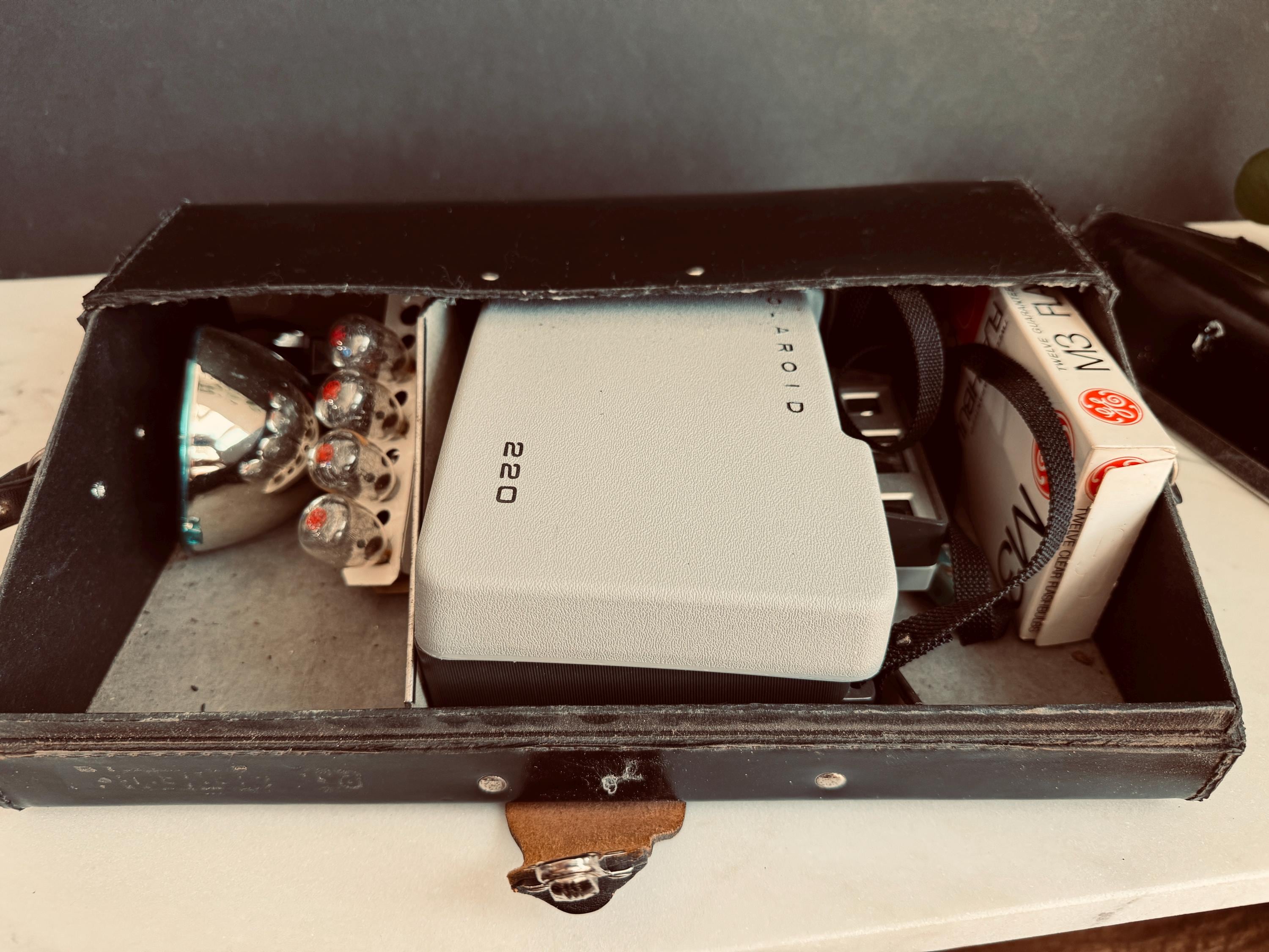 テン　ポラロイド Polaroid Now Generation 2（第2世代）新カラー追加！オートフォーカス