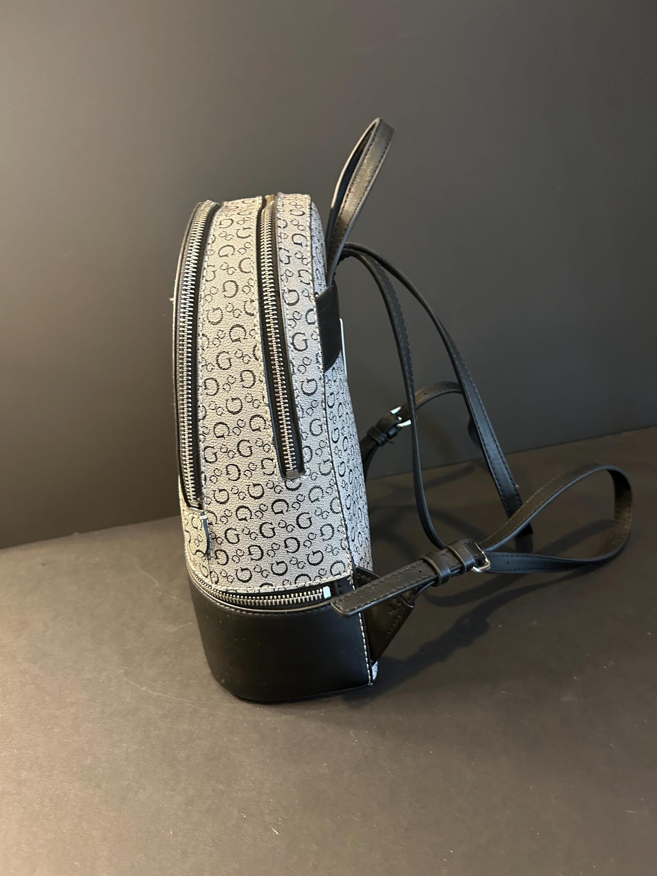 最大90％オフ - 特価 セール Guess New Black and Gray Backpack Purse With Tags 12 バッグ