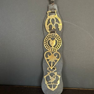 Vintage Leder Reiter Schmuck mit Vier Messing Medaillons Pferdedekor 16 "lang X 3,5" breit