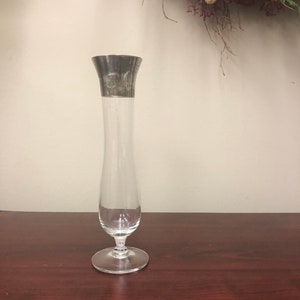 Dorothy Thorpe 8&quot; Vase Beautiful Classic Style Mid Century  Collectible Glass