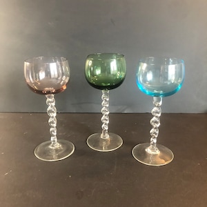 Set van 3 handgeblazen wijnglazen met gedraaide steel | Kleurrijk vintage bargerei | Glaswerk met spiraalsteel | 6" hoog | Boho eclectische bril