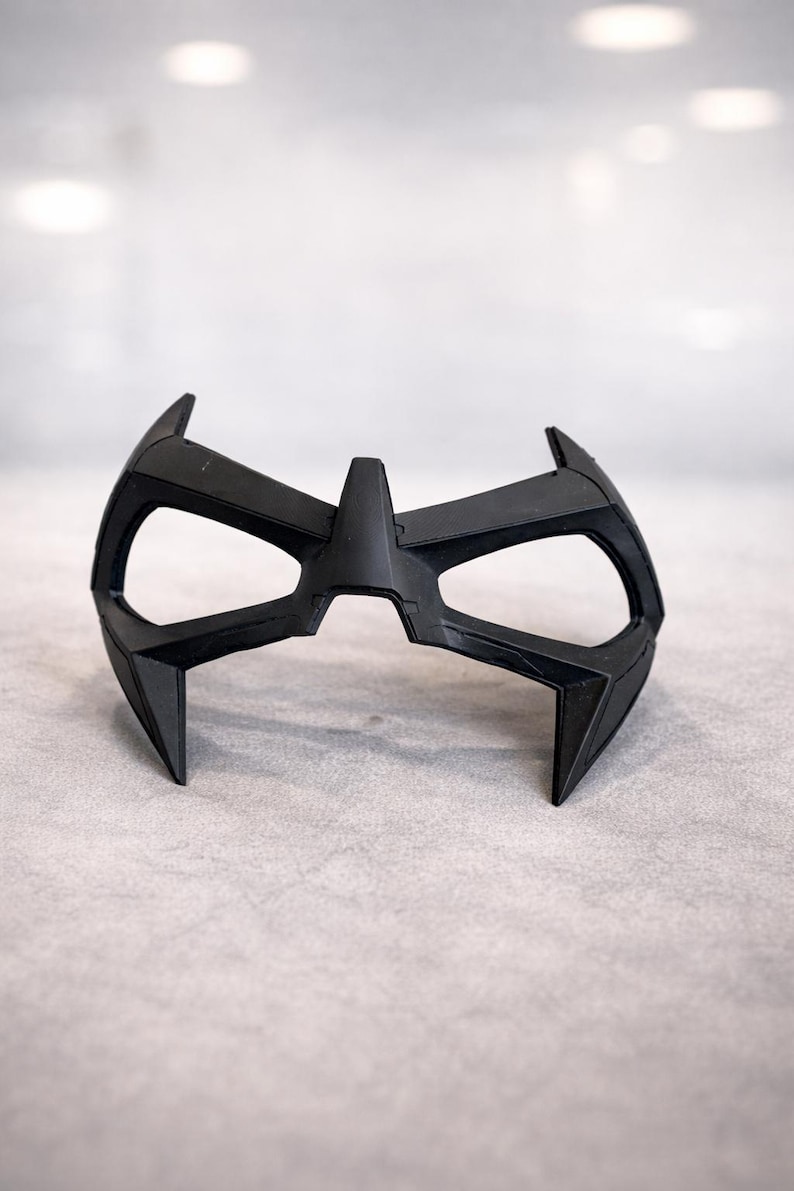 3D Printed Nightwing Cosplay Mask image 2