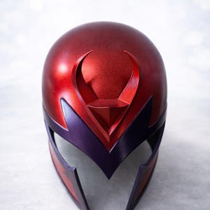 3D Printed Magneto Helmet: Cosplay Accessory 画像 4
