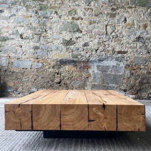 Rustikaler Couchtisch aus massiver Eiche Bild 7