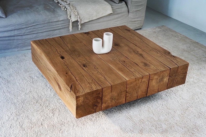 Rustikaler Couchtisch aus massiver Eiche Bild 1