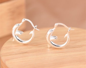 Dolphin Hoop Earrings，Sterling Silver Earrings , Silver Earrings，Animal Earrings，Gift for Her，Unique Earrings，Statement Earring，Handmade