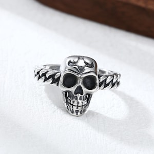 Sterling Silver Skull Ring ,Halloween Ring,Skull Jewelry,Dainty Skull Ring ,Silver Skull Stacking Ring,Skull Jewelry ,Delicate Skull Ring