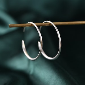 Glossy Silver Earrings，Minimalist Earrings,Small Big Hoop Earrings, Dainty Hoops,  Modern Minimalist Silver Hoop Earrings, Gift for Her