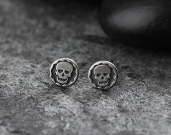 Pendientes de calavera punk, redondos, de plata de ley 925, góticos, con calavera pequeña, para Halloween.