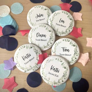 JGA Buttons "Kranz grün" personalisiert | Junggesellinnenabschied Anstecker 50 mm