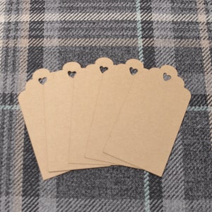 20 Anhänger aus Kraftpapier braun oder weiß für Geschenke, Tags, Hochzeit