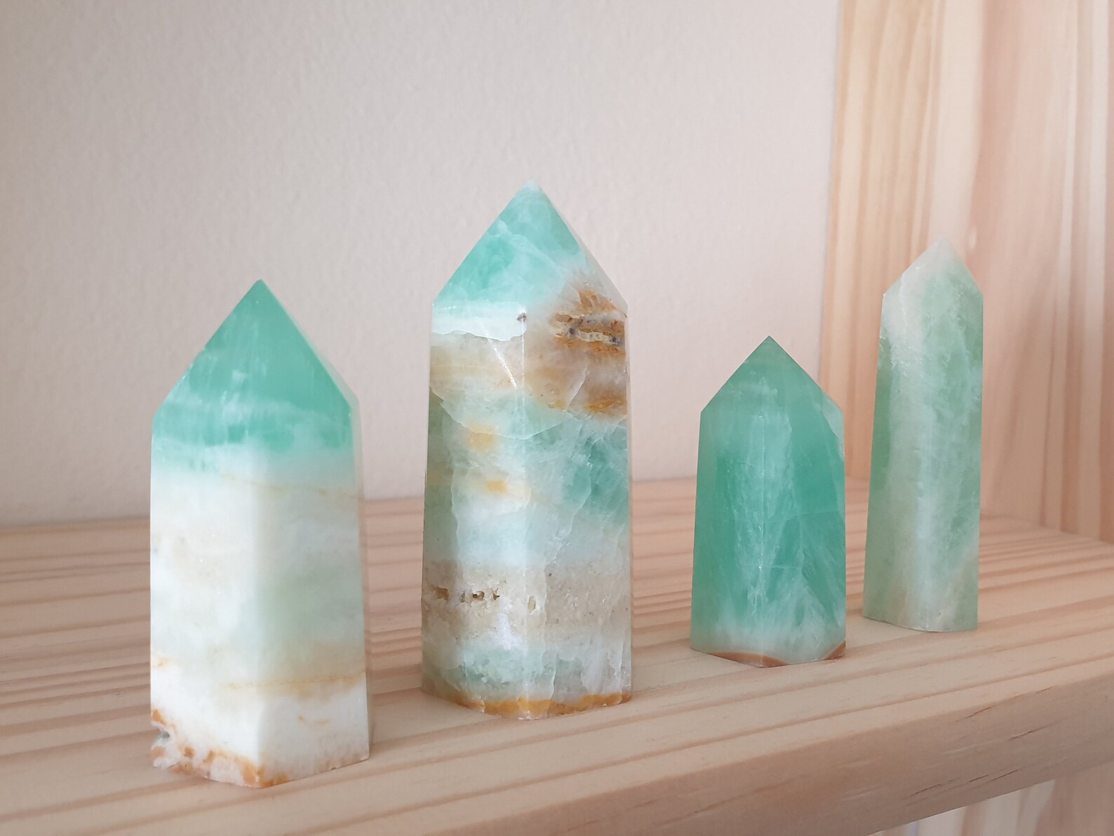 Caribbean Green Calcite Pistachio / quartz / gemstone / Etsy.de