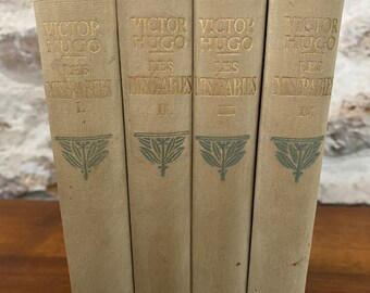 Les Misérables, Victor Hugo, 4 volumes, livres vintage français à couverture rigide, éditions Nelson, littérature française, décoration shabby chic