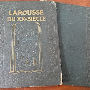 Una copertina dell'enciclopedia Larousse, fronte e retro, del 1928, originale cartaceo francese d'epoca, collage, diari, scrapbooking