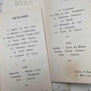 Dwie francuskie karty menu ze ślubu w 1954 r., obiad i kolacja, zabytkowe papierowe pamiątki z Francji, dokumenty historyczne