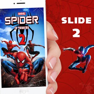 K&ouml;nnte beinhalten: Ein Smartphone zeigt eine Marvel Spider-Man-Geburtstagseinladung. Die Einladung zeigt Spider-Man-Illustrationen, den Text "SPIDER IS TURNING 2" und das Wort "MARVEL". Der Hintergrund ist rot mit einem Spinnennetz-Design.