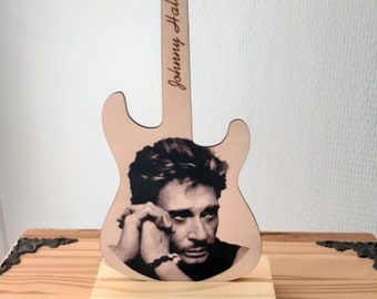 Johnny Hallyday, gravure sur guitare personnalisable faite main en bois.