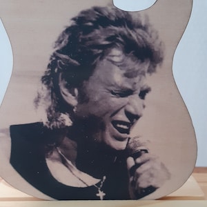 Johnny Hallyday, gravure sur guitare personnalisable faite main en bois. 2