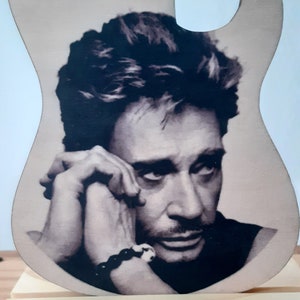 Johnny Hallyday, gravure sur guitare personnalisable faite main en bois. 1