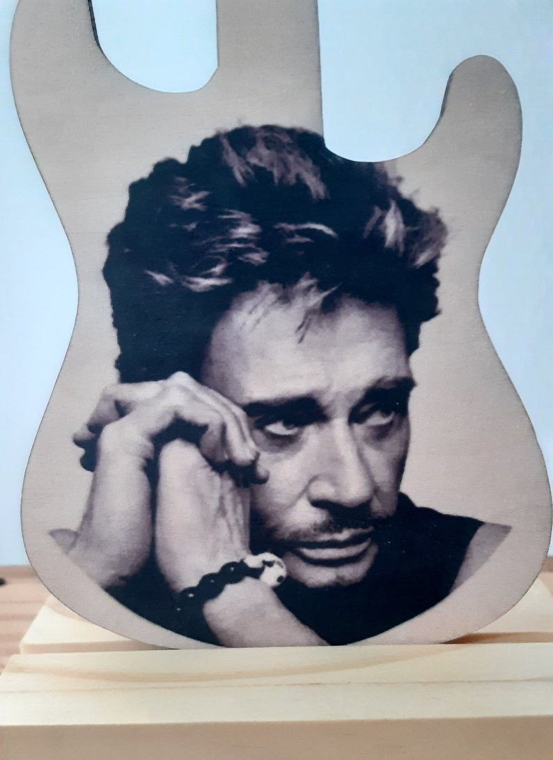 Johnny Hallyday, gravure sur guitare personnalisable faite main en bois. 1