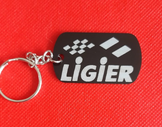 Personalized thermo-lacquered aluminum key ring.