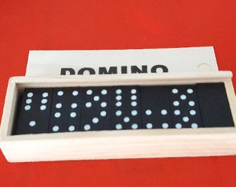 Jeu Domino Enfant et Adultes en bois personnalisé, gravures offertes.