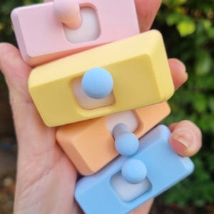 スイッチボックス - 忙しい手のためのユニークなデスクトップフィジェット