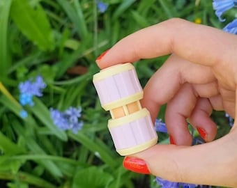 Twister Fidget: Twists, Turns, Clicks for Discrete Use
