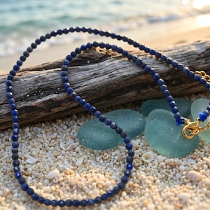 Halsband med naturlig blå lapis lazuli-kristallpärlor i 18 karat guld, A+ 3-4 mm fasetterat runt ädelstenshalsband, handgjorda smycken för kvinnor