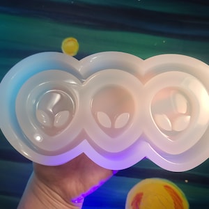 Triple Alien Head Tray Mold Silicone Alien mold Premium silicone Multi Alien mold Clear Mold UV mold Horizontal