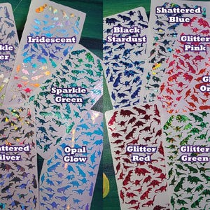 Hoja de pegatinas de dinosaurios pequeños, pegatinas de dinosaurios de vinilo impermeables, pegatinas de dinosaurios de vinilo holográfico que brillan en la oscuridad, pegatina de tiranosaurio imagen 3