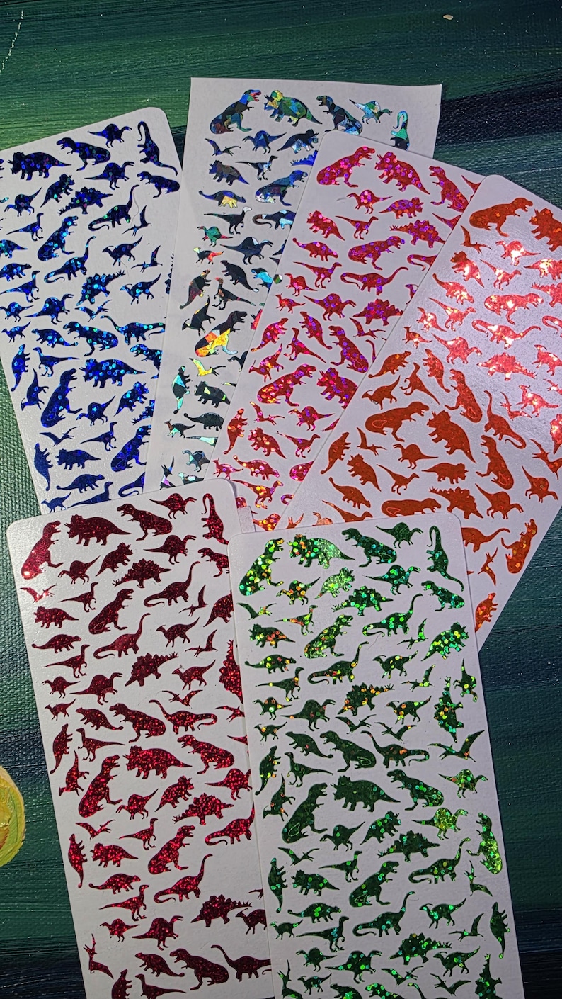 Hoja de pegatinas de dinosaurios pequeños, pegatinas de dinosaurios de vinilo impermeables, pegatinas de dinosaurios de vinilo holográfico que brillan en la oscuridad, pegatina de tiranosaurio imagen 1