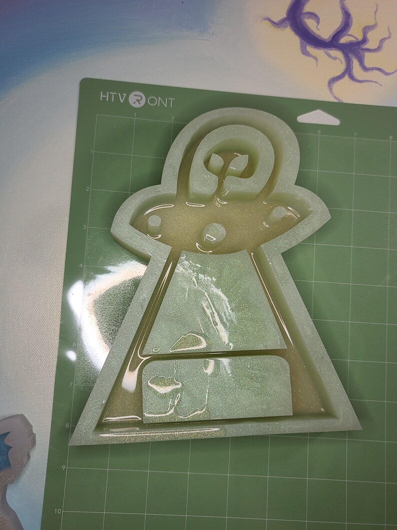 Big UFO Alien Shelf Mold Silicone Alien mold art mold Premium silicone UFO mold Big alien shiny mold Clear Mold UV mold image 7