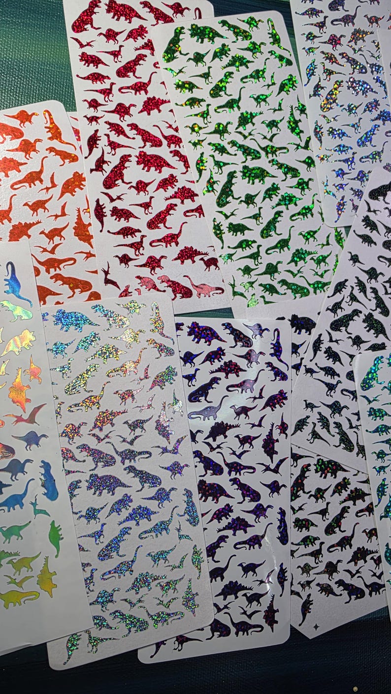 Hoja de pegatinas de dinosaurios pequeños, pegatinas de dinosaurios de vinilo impermeables, pegatinas de dinosaurios de vinilo holográfico que brillan en la oscuridad, pegatina de tiranosaurio imagen 2